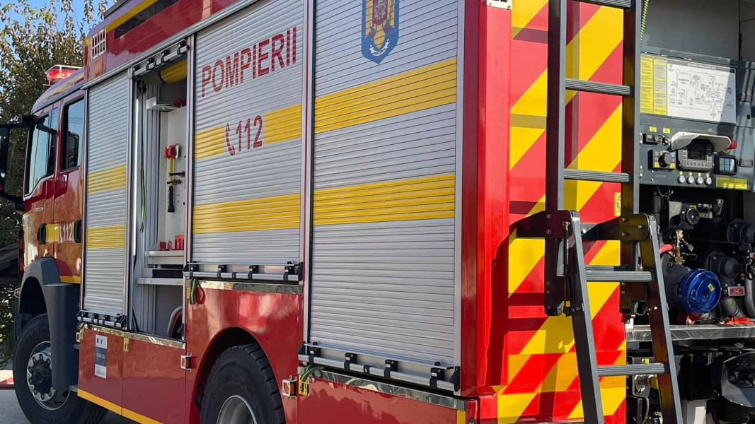 Incendiu la o autoutilitară în Lopadea, intervenție a pompierilor din Aiud
