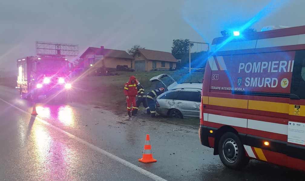 Două persoane rănite într-un accident pe DN1, la Sântimbru