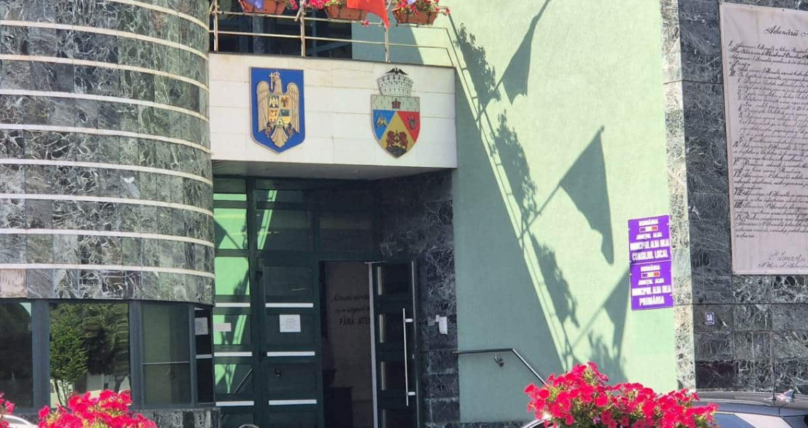 Primăria Alba Iulia cere Consiliului Concurenței să investigheze restricționarea transportului public