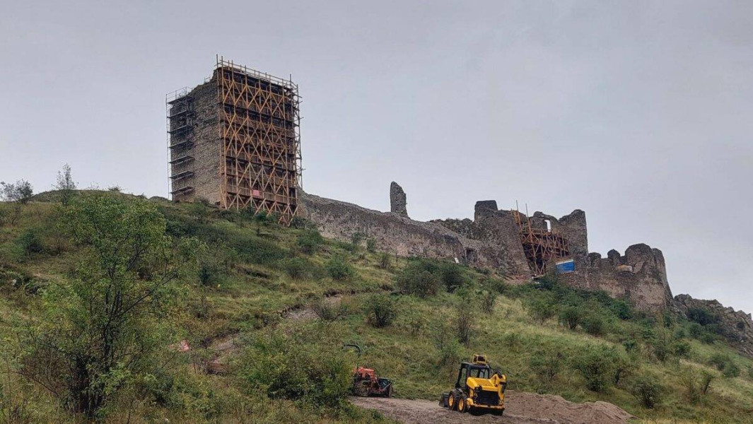 Cetatea Trascăului și conacul din Colțești, renovate cu peste 2 milioane de euro