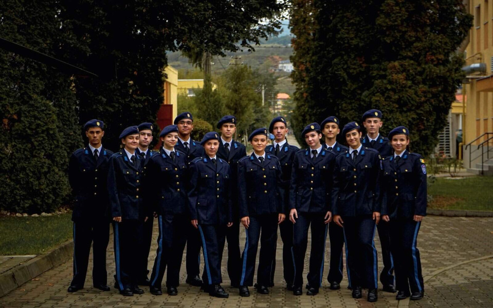 Șapte perechi de boboci concurează pentru titlurile Miss și Mister Boboc la Colegiul Militar din Alba Iulia
