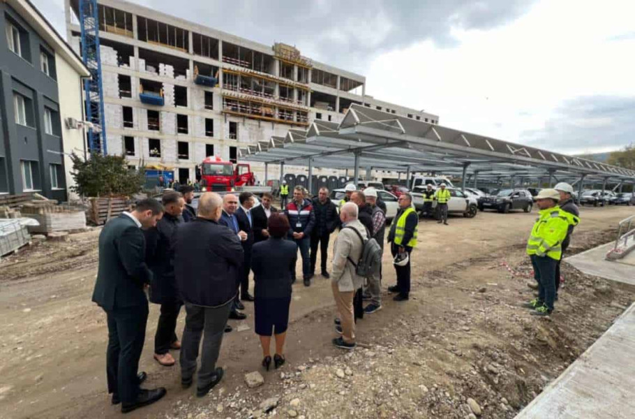Premierul Ilie Bolojan a inspectat proiectele noi de la Spitalul Județean Alba Iulia