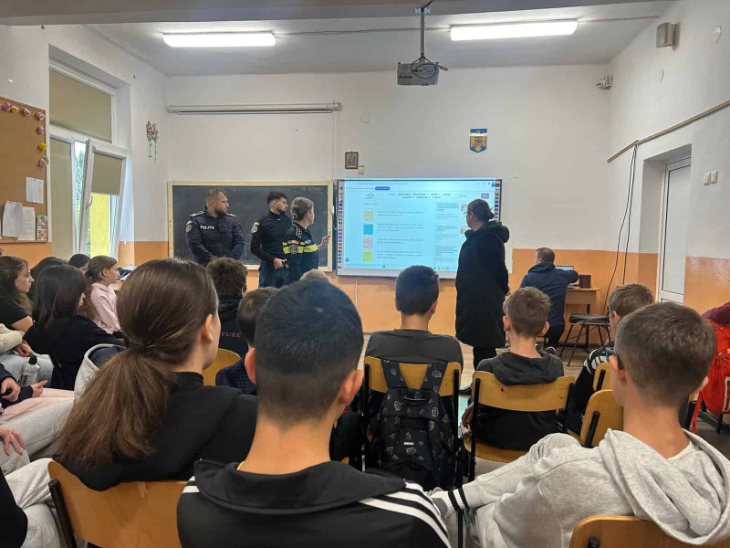 Acțiune polițienească în școlile din Alba pentru prevenirea delincvenței juvenile