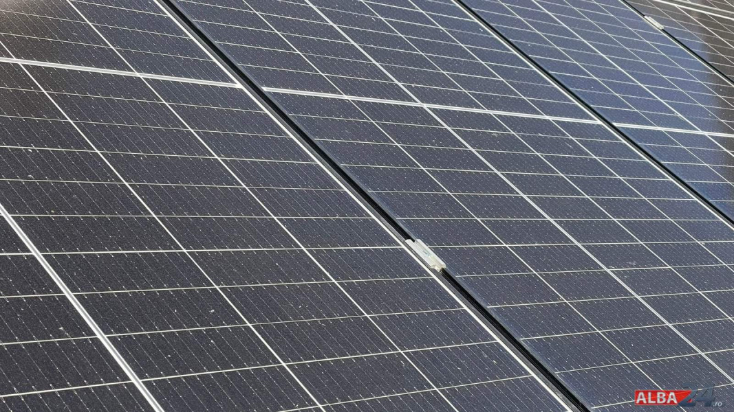 Camera Deputaților a adoptat legea care permite românilor să folosească energia produsă acasă pentru mai multe locuințe