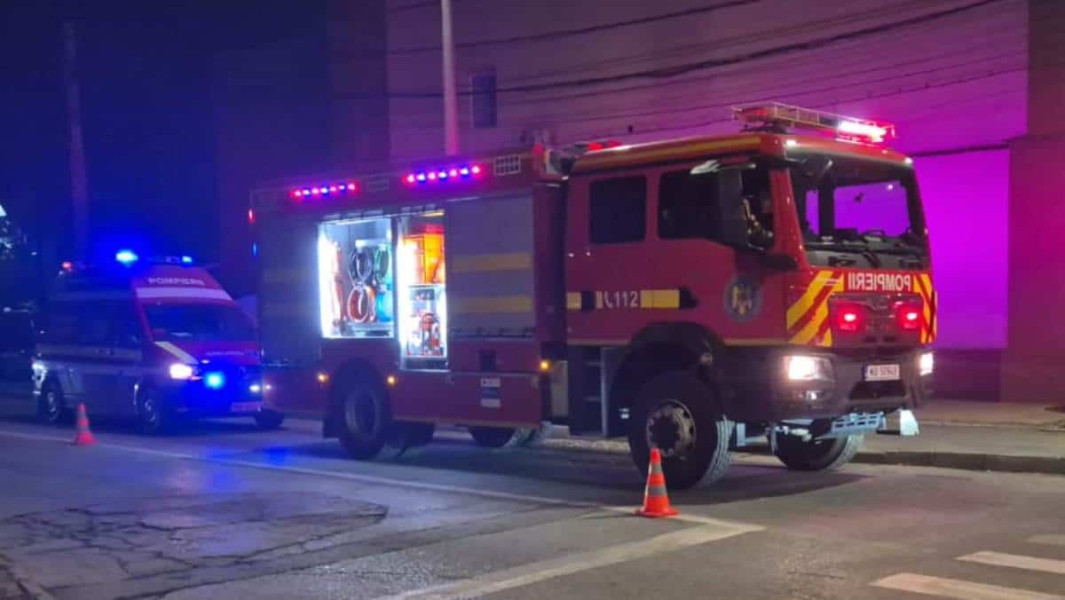 Accident în Alba Iulia: mașină lovit un stâlp și o țeavă de gaz pe b-dul Încoronării