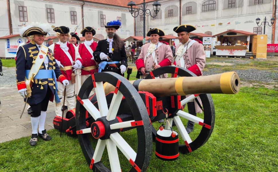 Un tun de câmp a fost oferit Cetății Alba Carolina în cadrul unui festival din Alba Iulia