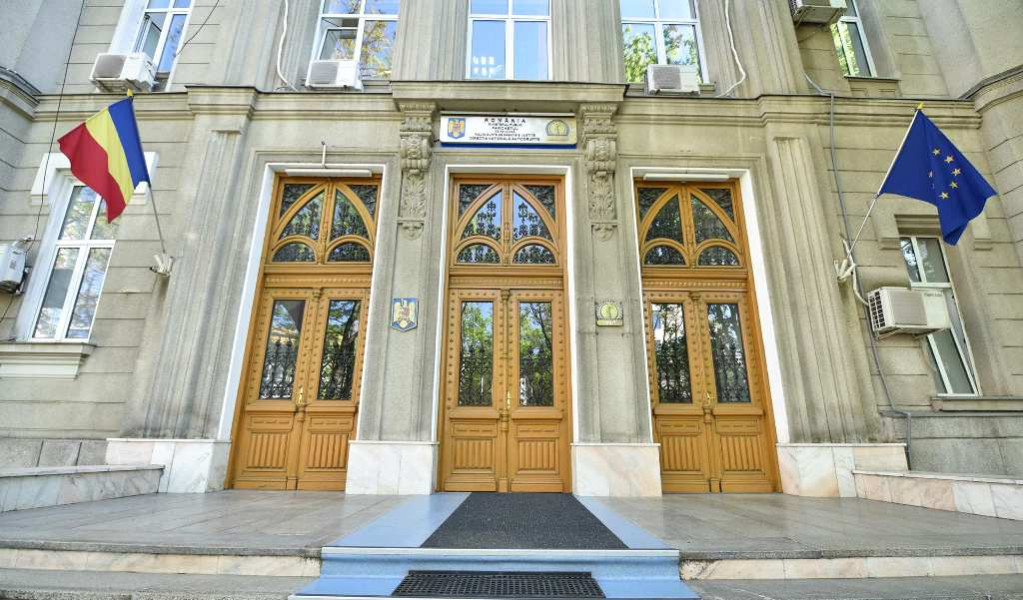 Fosta șefă a CNCIR, trimisă în judecată pentru mită în valoare de zece sejururi în străinătate