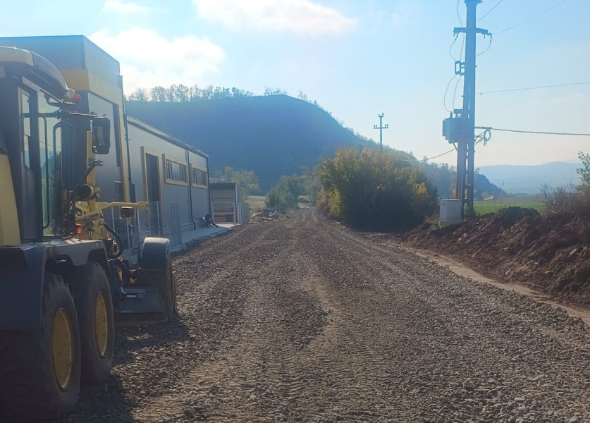 Se reabilitează drumul de acces spre zona „Sub Vii” din Sebeș