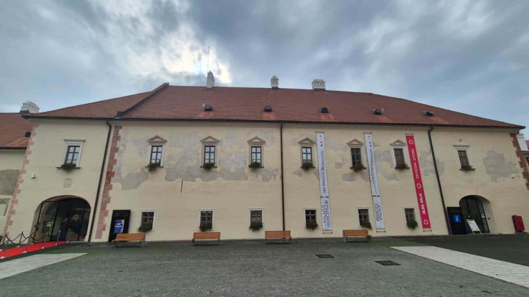 Centrul Cultural Palatul Principilor lansează cartea „Principii Transilvaniei” în limba română