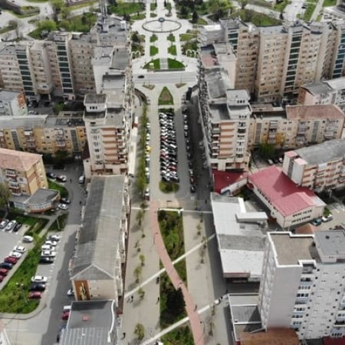 Cetățenii care donează sânge de cel puțin trei ori pe an, pot beneficia de reduceri la impozitul pe clădiri și terenuri. "

"Cetățenii care donează sânge pot beneficia de reduceri la impozitele locale pentru clădiri și terenuri