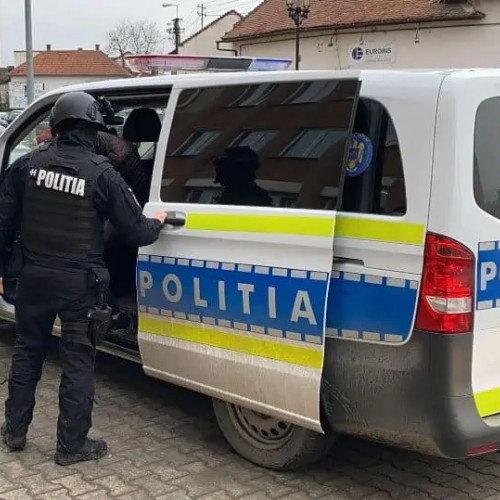 Percheziţii în mai multe judeţe pentru fraudarea fondurilor pentru IMM-uri - Prejudiciul se ridică la 5,8 milioane de lei - 25 de persoane cercetate