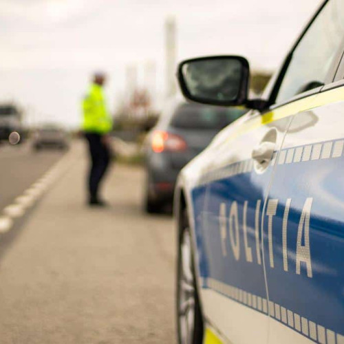 Sute de persoane și mașini verificate de poliție și jandarmerie în ultima zi. Amenzi în valoare de 30.000 de lei aplicate