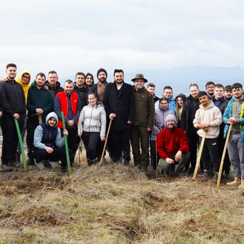 ASCOR Alba Iulia și Seminarul Teologic împăduriseră 300 de puieți în Ziua Mondială a Plantațiilor Forestiere