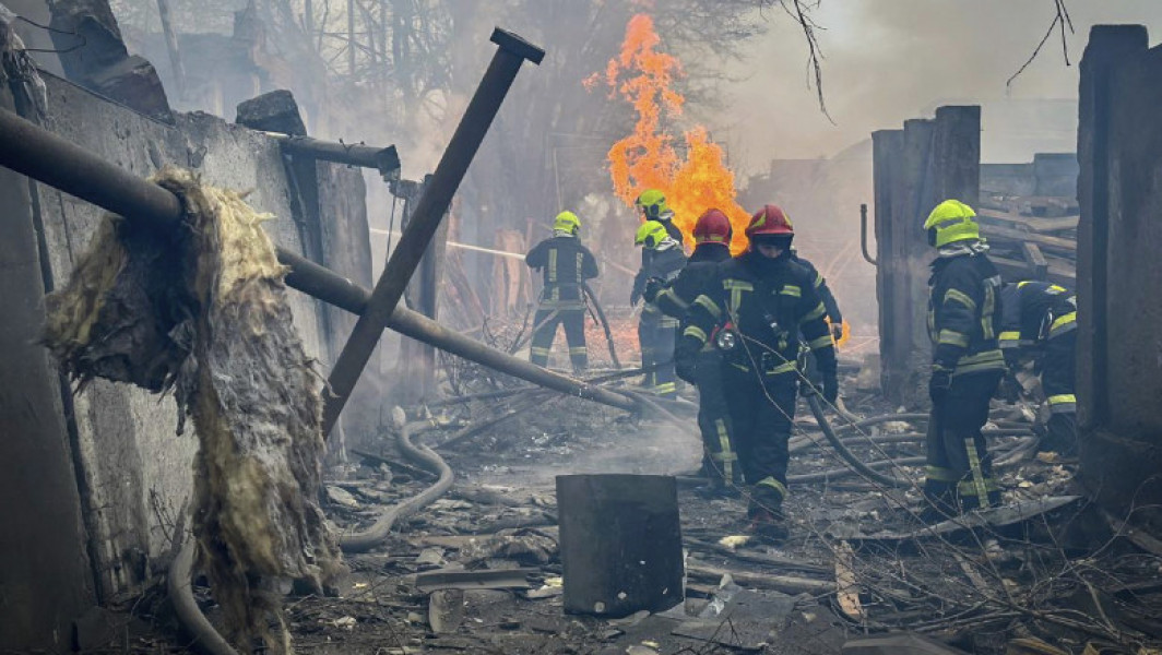 Dubla atingere a Rusiei lasă în urmă 14 victime. O zi de doliu în Odesa, după atacul cu rachetă
