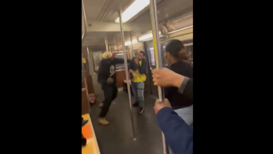 Barbat impuscat mortal in metroul din New York, dupa o altercatie cu o alta victima