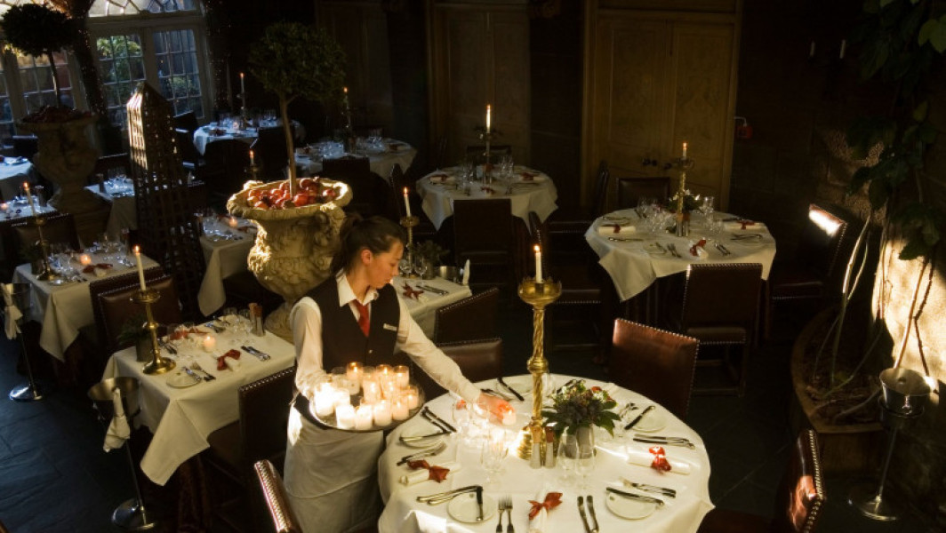 Turiștii care au refuzat să plătească nota de 300 de lire la un restaurant din Scoția au fost aduși înapoi de poliție