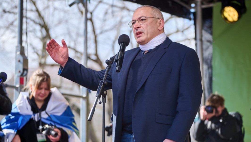 Fostul oligarh, Mihail Hodorkovski, îndeamnă Occidentul să nu recunoască rezultatele alegerilor din Rusia. Opoziţia unită îl respinge pe Putin. Isi cere sprijinul de la guverne pentru a nu legitima vreodată pe Putin. Ultimele declaraţii.