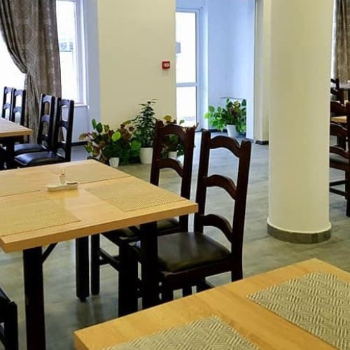 Restaurante și cantine obligate să ofere gratuit o anumită băutură. Proiect de lege adoptat de Parlament