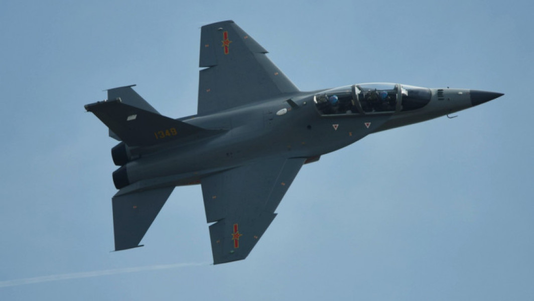 Trei doupătrideci de avioane militare chineze detectate în apropiere de Taiwan în cea mai amplă mișcare militară din acest an