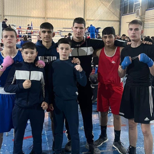 Sesizare: Turneu de pregătire pentru pugiliștii din Alba Iulia - Andrei Dărămuș pregătește sportivii