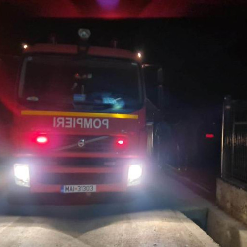 Anexă Gospodărească Cuprinsă de Flăcări în Săliștea, Alba - Intervenție a Pompierilor și SVSU