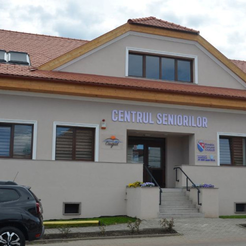 Fosta clădire a primăriei din Ciugud, transformată într-un centru al seniorilor. Servicii sociale pentru peste 300 de vârstnici