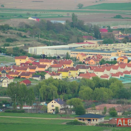 Strada George Sand din cartierul Recea, Alba Iulia va fi modernizată. Primăria caută firme pentru documentația de modernizare. Proiectul a fost demarat. Cu un buget de 28.548 lei, strada va fi modernizată. Termenul limită pentru oferte este 15 aprilie. Amenajarea străzii va cuprinde drum de pământ cu piatră și carosabil de 6 metri, cu zone verzi și rețea de apă pluvială.