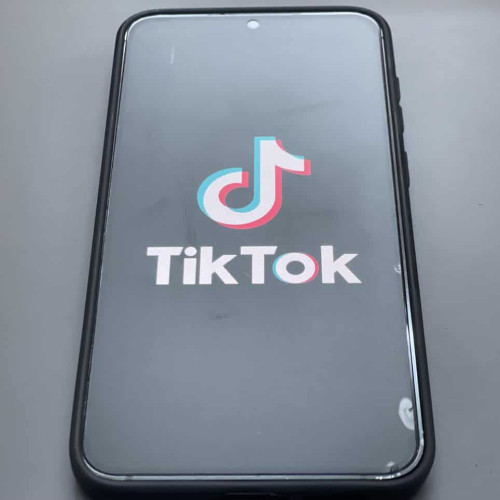 Uniunea Europeană solicită evaluarea riscurilor TikTok Lite pentru copii