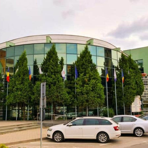 Primăria Alba Iulia a introdus un nou sistem de programare online pentru serviciile publice. Cetățenii pot face programări pentru depunerea actelor la ghișeele SPCLEP. Primăria a achiziționat aplicația "Rezervare Ghișeu On-line" pentru a gestiona mai ușor aceste programări. Serviciile au costat 2.960 de lei și au fost cumpărate de pe platforma SEAP.