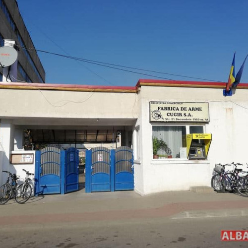 Fabrica de Arme din Cugir plănuiește să angajeze servicii de pază de peste un milion de lei. Anunțul a fost făcut prin licitație deschisă."
"Un total de 26 de agenți de pază sunt necesari pentru acoperirea permanentă a fabricii"
"Valoarea contractului este de aproximativ 86.000 de lei și ofertele pot fi depuse până în data de 27 mai"
"Fabrica din Cugir își mărește bugetul pentru securitatea angajaților și a proprietății"
"Această măsură vine în contextul creșterii cererii de servicii de pază în mediul de afaceri