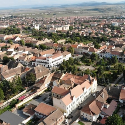 Primăria Sebeș asigură suport alimentar pentru elevii din ciclul primar și gimnazial până la finalul anului școlar. Elevii vor primi batoane cu fructe ca suport alimentar.