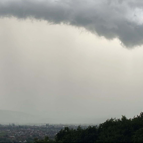 Alertă Cod Galben pentru furtuni în Alba și alte regiuni, până joi seara. Ploi, fulgere. Zone afectate