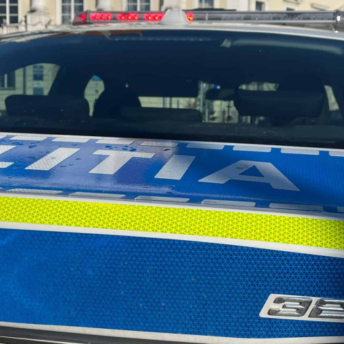 Bunicuta de 82 de ani, lovita pe trecerea de pietoni in Baia de Arieș de o masina care dădea cu spatele