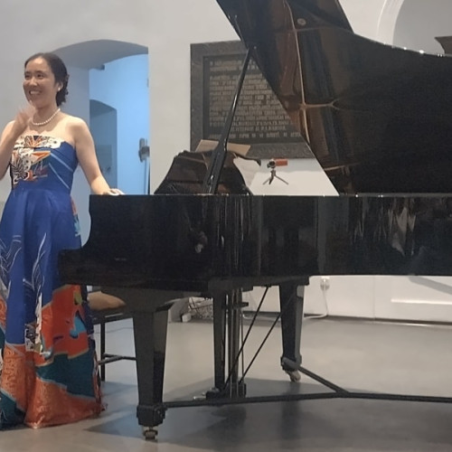 Concert extraordinar de muzică clasică la Biserica Evanghelică din Sebeș cu pianista japoneză Chiyo Hagiwara, în cadrul Zilelor Muzicale Carl Filtsch. Numele lui Filtsch, omagiat în Japonia de pianista Chiyo Hagiwara. Evenimentul va avea loc duminică, 26 mai, de la ora 18.00.