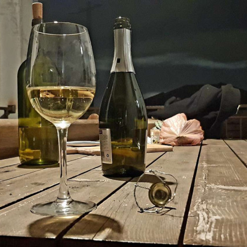 Scandal de loviri și violențe, din cauza muzicii prea tari, în Judecătoria Aiud