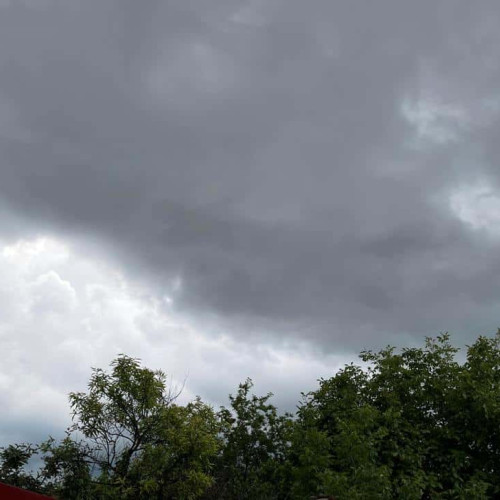 ATENȚIONARE METEO: COD GALBEN DE FURTUNĂ ÎN ALBA ȘI ALTE ZONE DIN ȚARĂ! AVERSE, VIJELII, DESCĂRCĂRI ELECTRICE ȘI GRINDINĂ