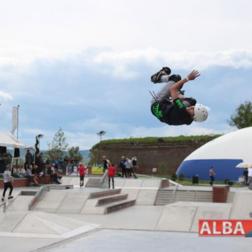 Minorul a rămas fără telefon în apropierea Skate Park din Alba Iulia. Un bărbat de 22 de ani este principalul suspect